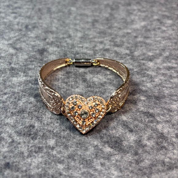 Elegant Heart Bracelet with Button Snap Charm - Picture 6 of 14